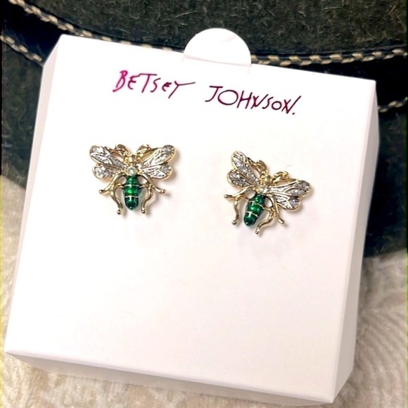 Brand New Betsey Johnson Gold Tone & Vibrant Green Fly Stud Post Earrings - Picture 2 of 12